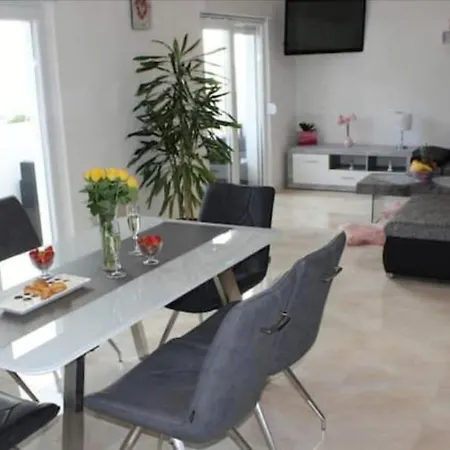 Apartment Apartman A Friendly Adventure Podstrana